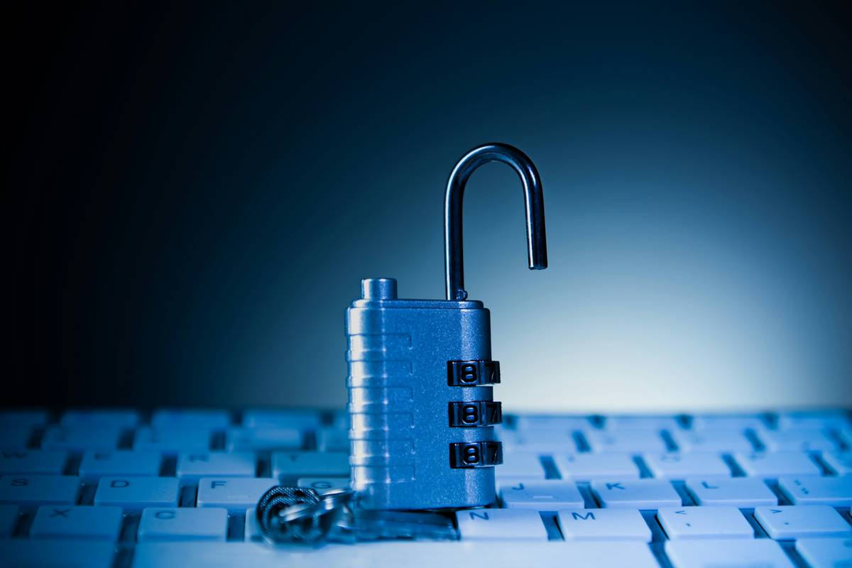 Bar chart showing 83% of data breaches involve compromised credentials per Verizon DBIR 2023